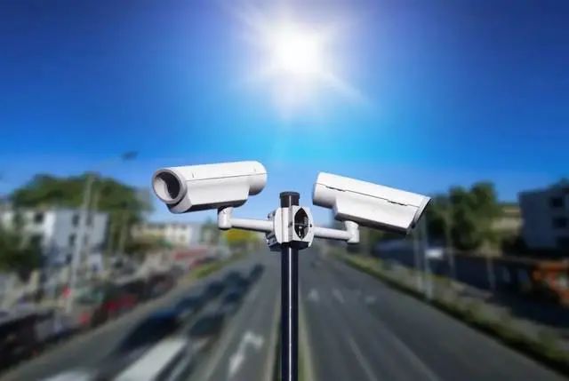華北工控嵌入式計算機使能電子警察，加強交通違章違法行